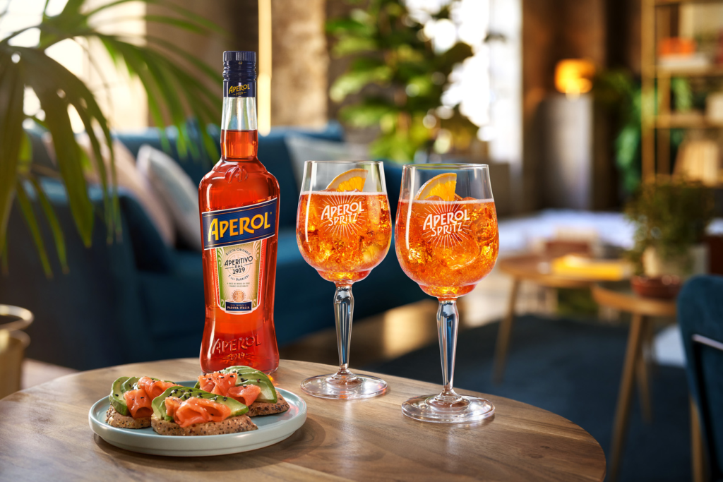 Aperitivo time con il Select Spritz  Ci troviamo presso il Bar @la fata e  la strega di San Secondo insieme a Narlè Stefano che ci prepara il vero  spritz italiano: il @