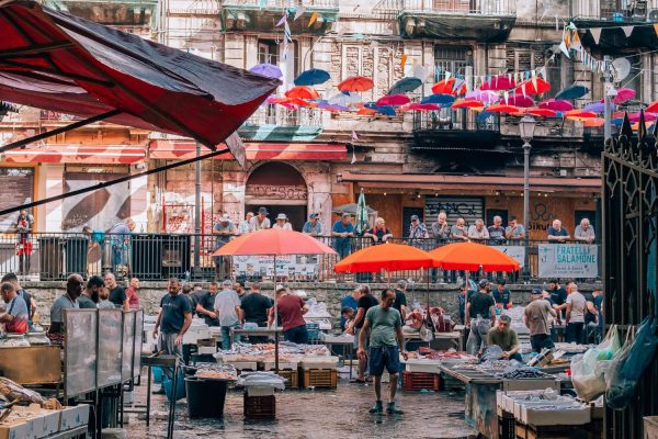 La pescheria e il mercatino delle pulci di Catania