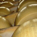 Parmigiano Reggiano, mille anni di Italia racchiusi in una forma - Italian Traditions